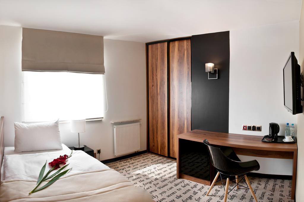 Hotel Piano Lublin Room photo